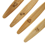 Detalle cepillo de dientes de bambú infantil minima organics